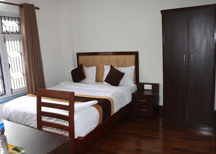 Eusi Serling Guest house