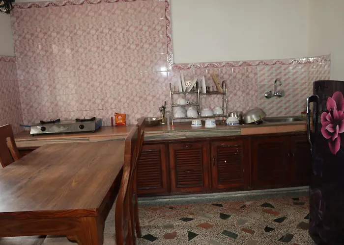 Eusi Serling Guest house
