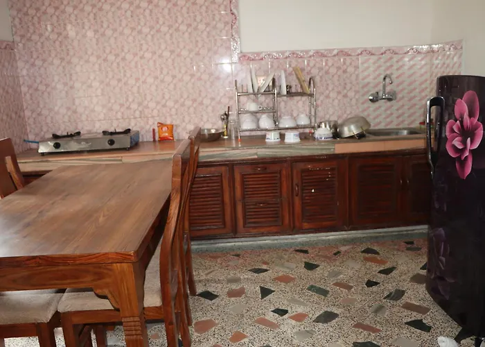 Eusi Serling Guest house *